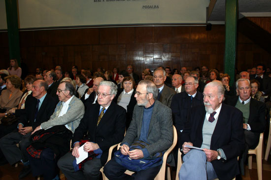 En primera fila, izq. a der. Dra. Constance Dibarboure, Dr. José Zurmendi, Dr. Bernardo Borovich, Dr. Ramón Carlos Negro Adami, Dr. Carlos Peluffo, Dr. Alejandro Bianchi Saus