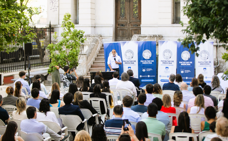 El SMU acompañó la ceremonia de graduación de nuevos médicos y médicas de la UdelaR